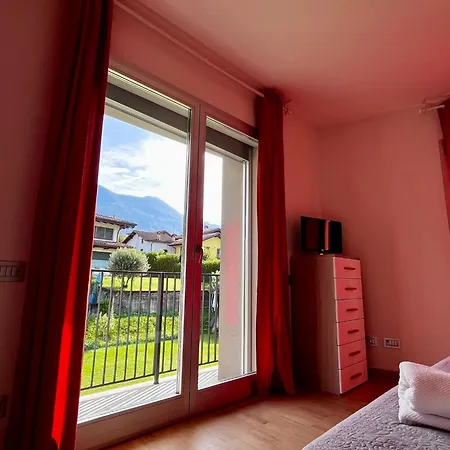 White House Lucia * Colico