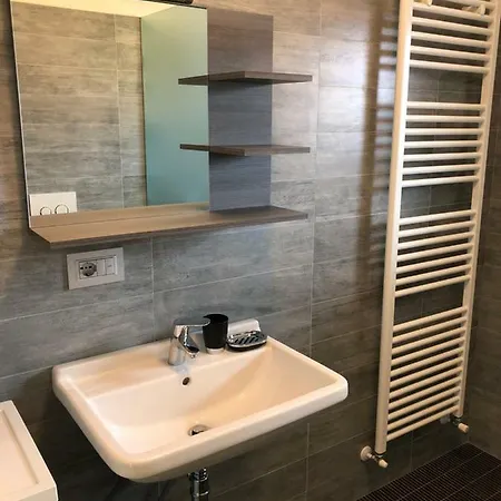 White House Lucia * Colico