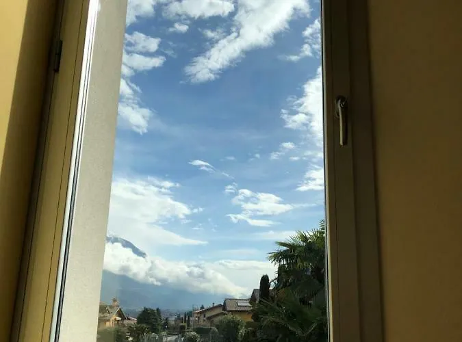 White House Lucia Nyaraló *