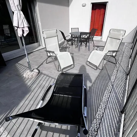 White House Lucia 펜션 *