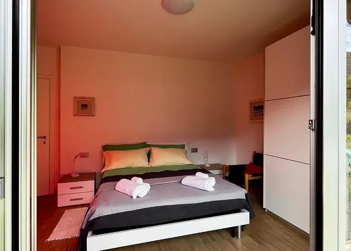 White House Lucia 펜션 *