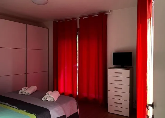 White House Lucia 펜션 *