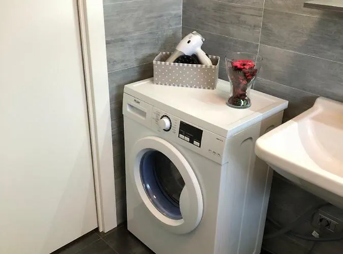 White House Lucia 펜션 콜리코