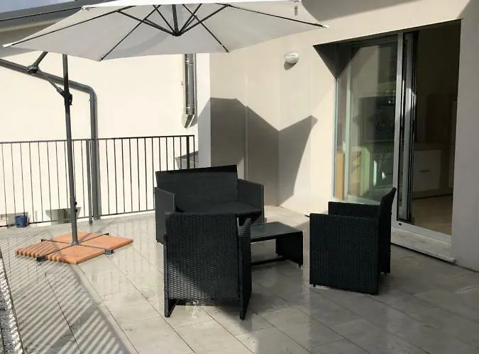 White House Lucia 펜션 콜리코